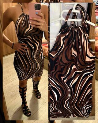 Vestido ajustado marrón con estampado.