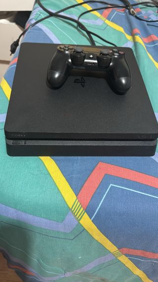 Consola PS4 Slim Negra + Mando