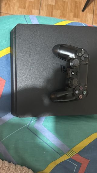 Consola PS4 Slim Negra + Mando
