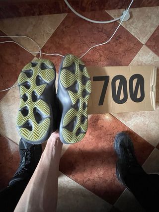 Adidas Yeezy Boost 700 V3 Talla 43