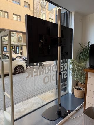 Monitor Samsung 55 OM55N-S con soporte