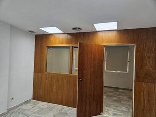 Oficina en alquiler en La Buhaira en Sevilla