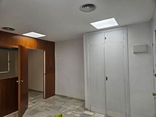 Oficina en alquiler en La Buhaira en Sevilla