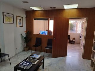 Oficina en alquiler en La Buhaira en Sevilla