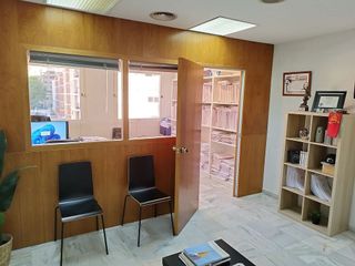 Oficina en alquiler en La Buhaira en Sevilla
