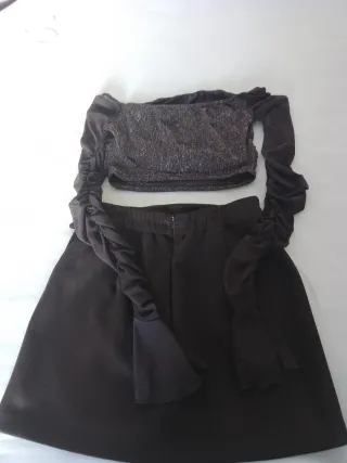 Conjunto Falda Bershka talla M . Top Shein talla S