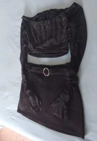 Conjunto Falda Bershka talla M . Top Shein talla S