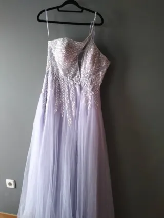 Vestido de fiesta púrpura y plateado