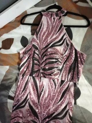 Vestido de fiesta púrpura y plateado