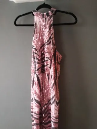 Vestido de fiesta púrpura y plateado