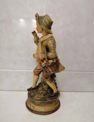 Figuras Cerámica Antigua Pareja Cesta Frutas. 29cm