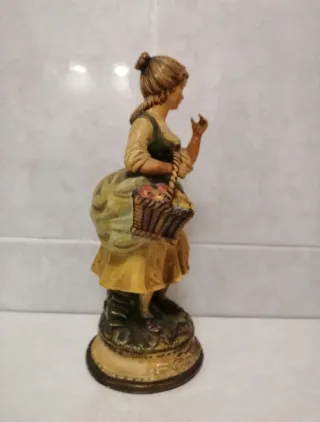 Figuras Cerámica Antigua Pareja Cesta Frutas. 29cm