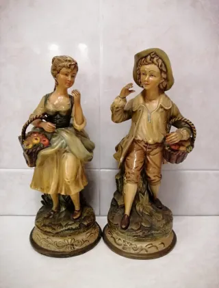 Figuras Cerámica Antigua Pareja Cesta Frutas. 29cm