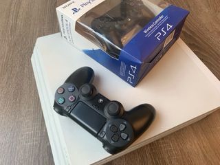 PS4 Pro 1TB + 2 mandos + 7 juegos + VR