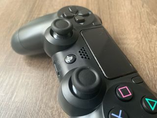 PS4 Pro 1TB + 2 mandos + 7 juegos + VR