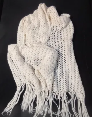 Bufanda beige hecha a mano