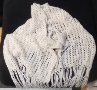 Bufanda beige hecha a mano