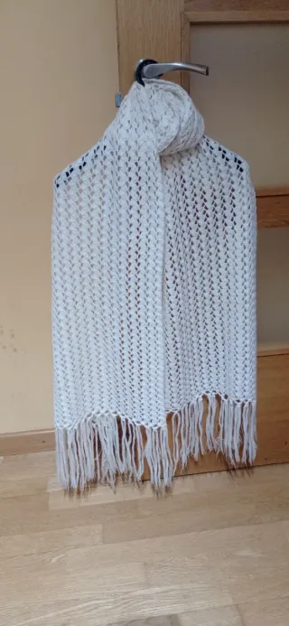 Bufanda beige hecha a mano