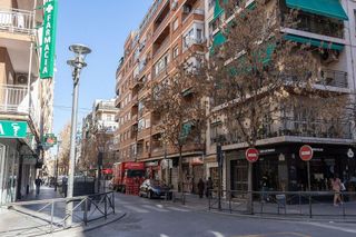 Piso en venta en Camino de Ronda - Rosaleda en Granada