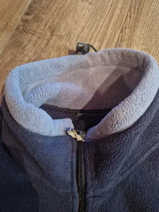 Chaqueta polar azul con cremallera