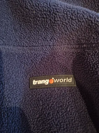 Chaqueta polar azul con cremallera