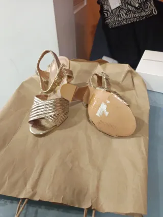 Sandalias doradas verano