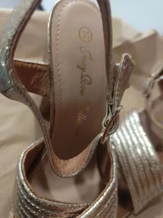 Sandalias doradas verano