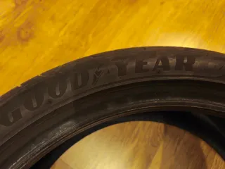 Neumático Goodyear 205/45 R18