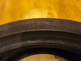 Neumático Goodyear 205/45 R18