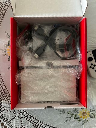 Pacchetto Nintendo Switch OLED Bianca