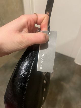 Bolso Parfois negro con tachuelas