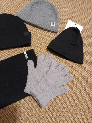 Set di cappelli, sciarpa e guanti invernali