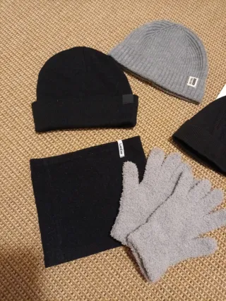 Set di cappelli, sciarpa e guanti invernali