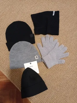 Set di cappelli, sciarpa e guanti invernali
