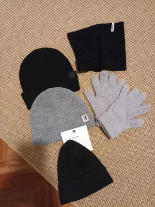 Set di cappelli, sciarpa e guanti invernali