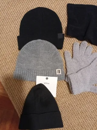 Set di cappelli, sciarpa e guanti invernali