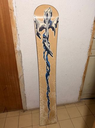 Tavola da snowboard con attacchi