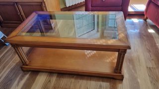 Mesa de madera y cristal