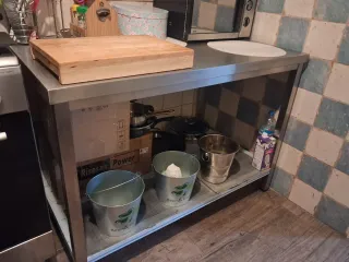 Tavolo da cucina in acciaio