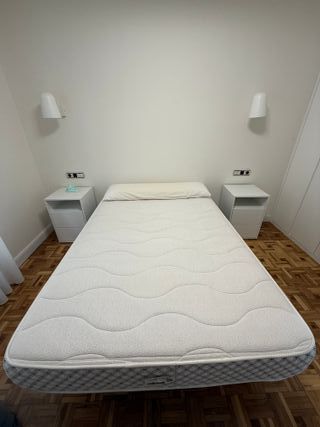 Colchón, somier y almohada