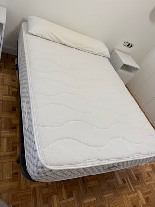 Colchón, somier y almohada