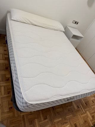 Colchón, somier y almohada