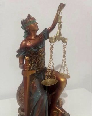 Diosa de la Justicia. Balanza y espada. Negocio