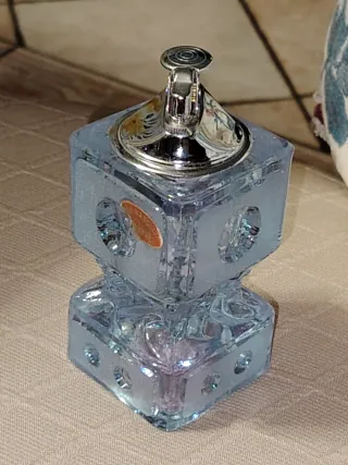 Accendino vintage in vetro blu