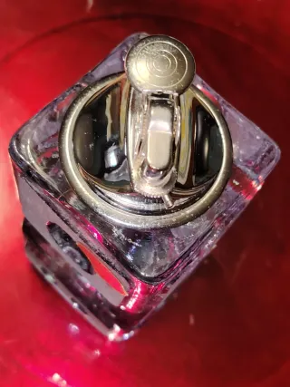 Accendino vintage in vetro blu