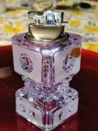 Accendino vintage in vetro blu