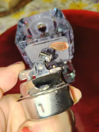 Accendino vintage in vetro blu