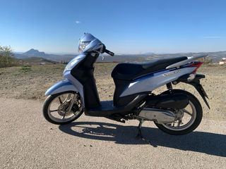 Honda Vision 110 Scooter