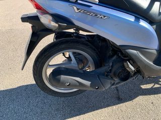 Honda Vision 110 Scooter