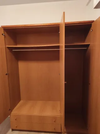 Armario ropero de madera